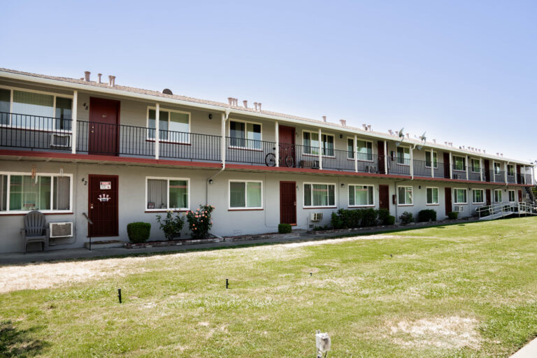 apartment window replacement